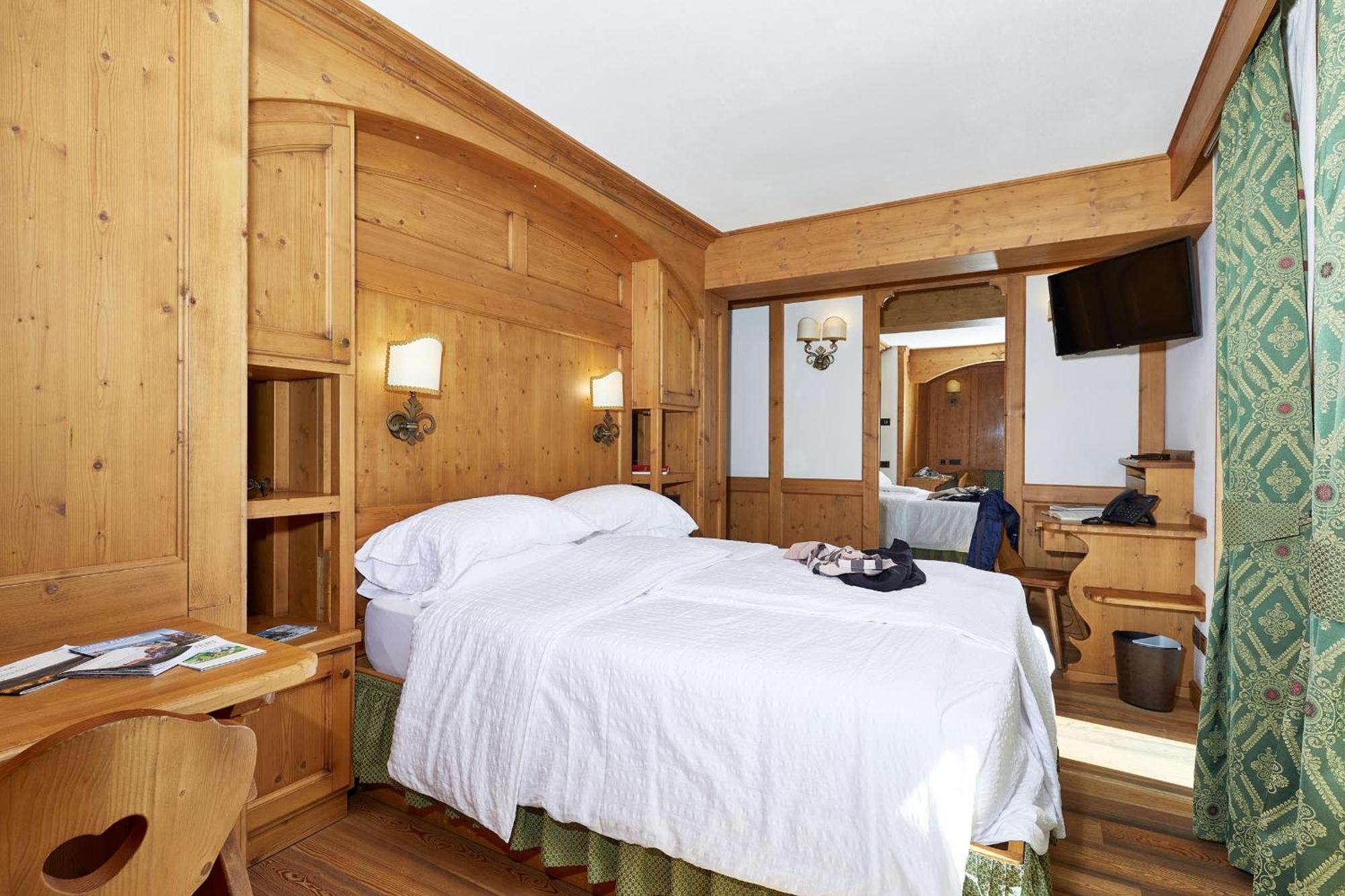 Hotel Garni Dello Sportivo Madonna Exteriör bild