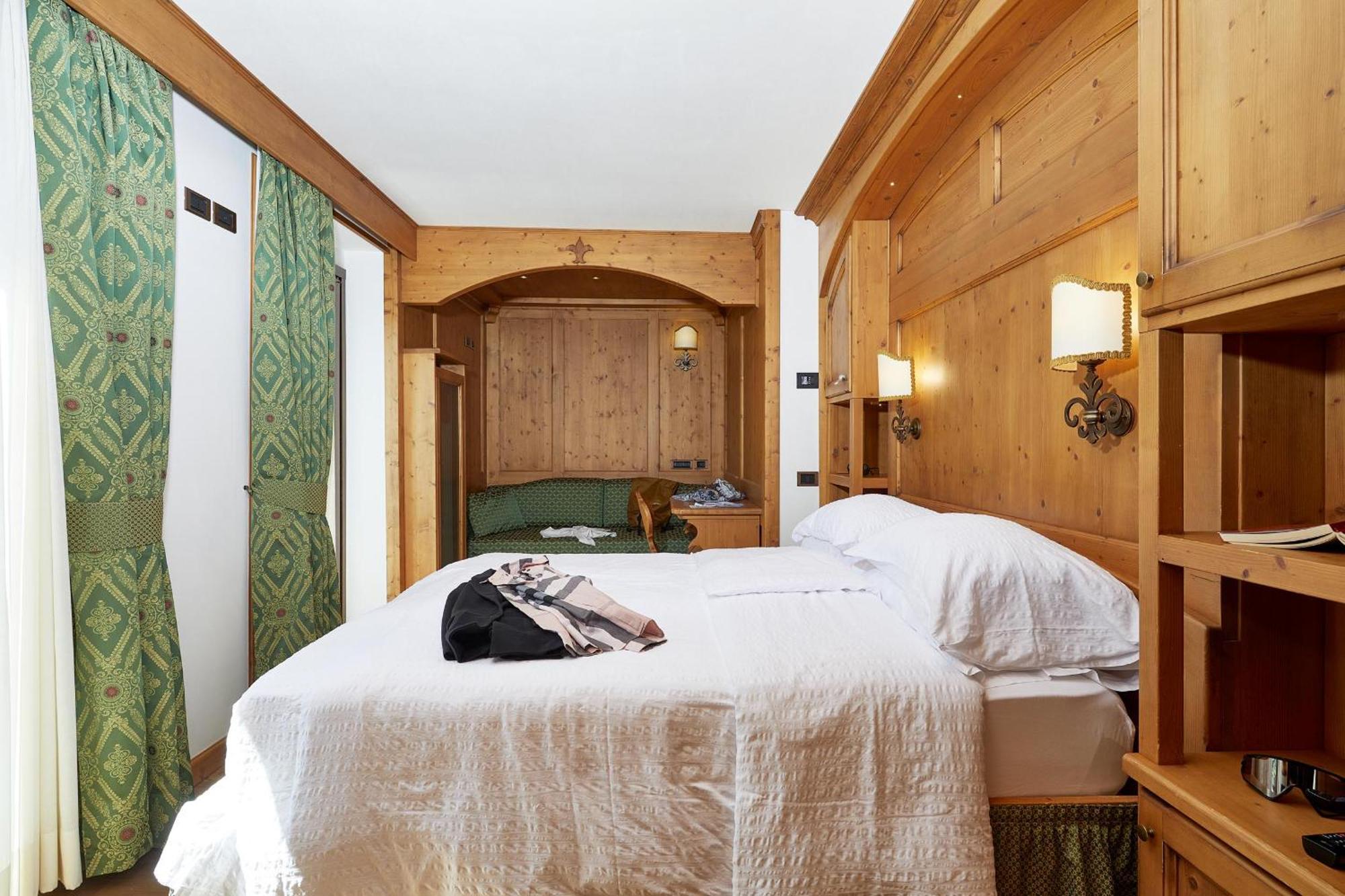 Hotel Garni Dello Sportivo Madonna Exteriör bild