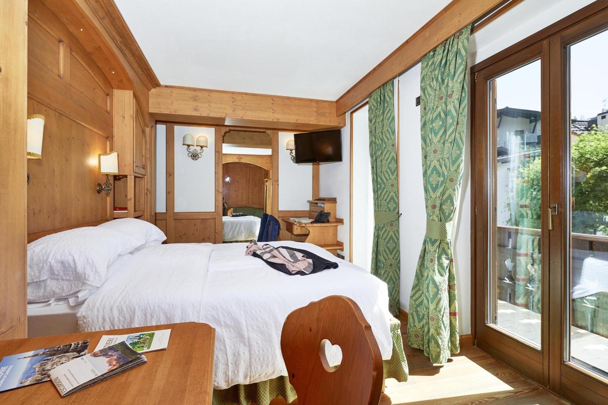 Hotel Garni Dello Sportivo Madonna Exteriör bild