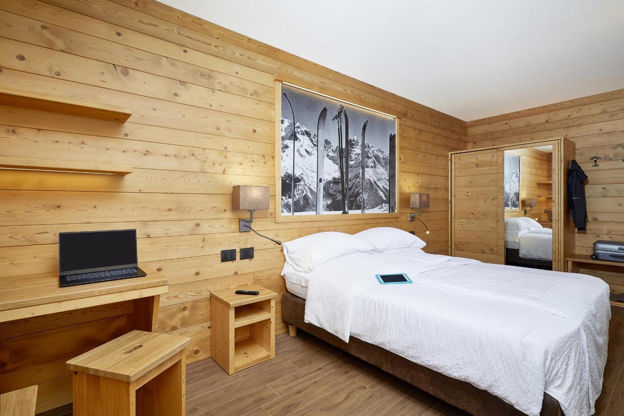 Hotel Garni Dello Sportivo Madonna Exteriör bild