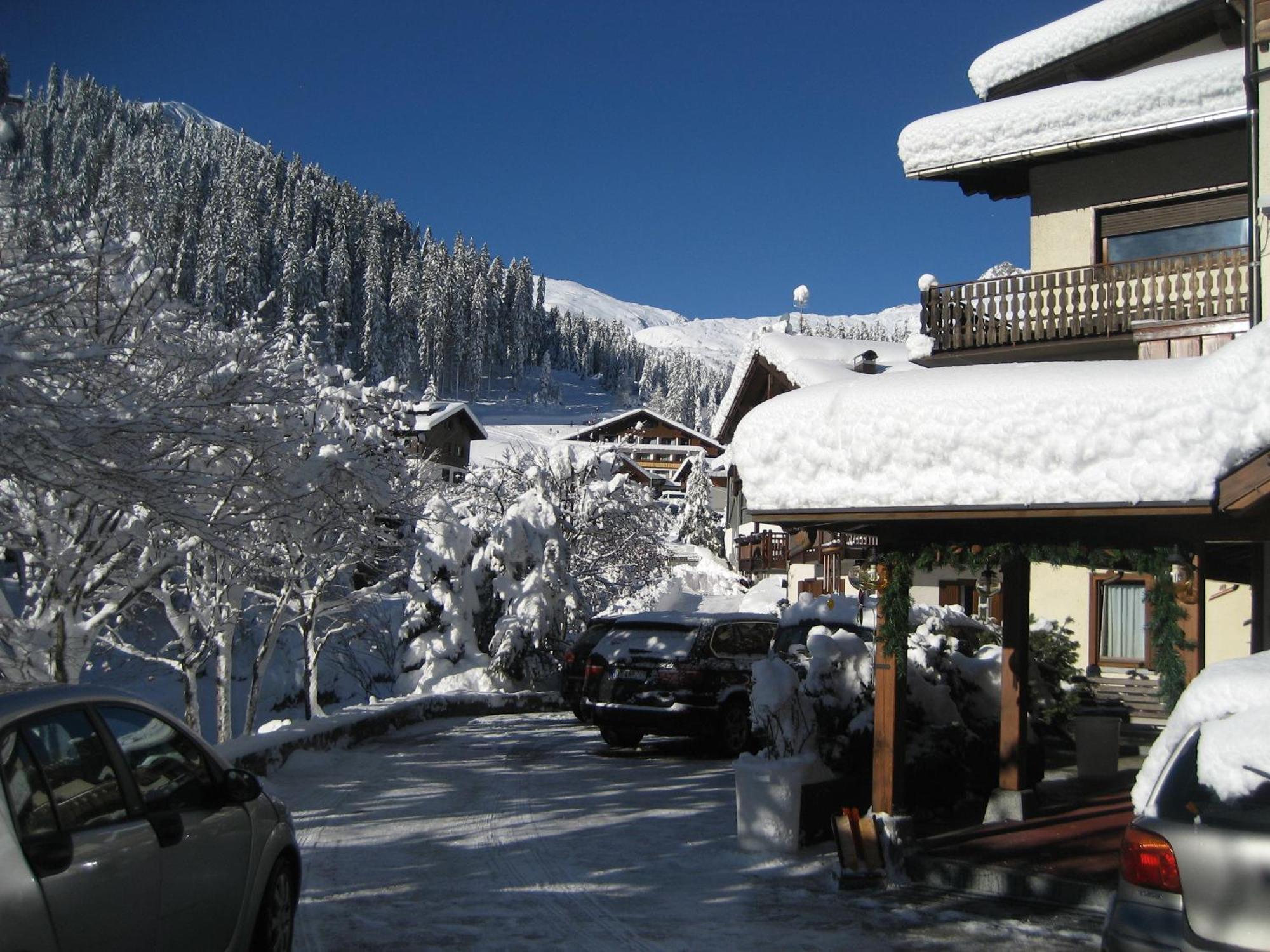 Hotel Garni Dello Sportivo Madonna Exteriör bild